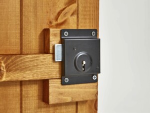 shed lock 1