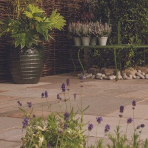 bradstone calibrated autumn green sandstone paving contractor pack 15.3m2