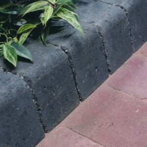 bradstone woburn rumbled block kerb graphite 100 x 125 x 200mm